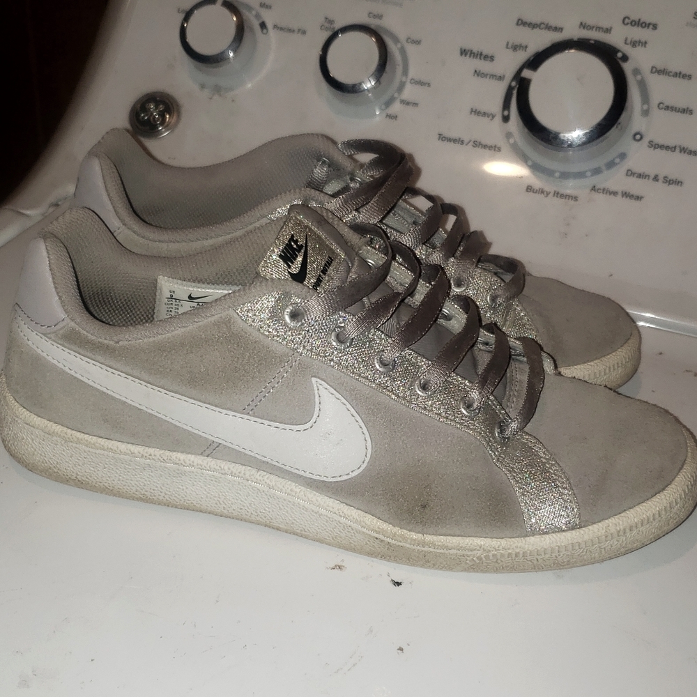 Nike 👟🛍 size 9 SPARKLY shoes